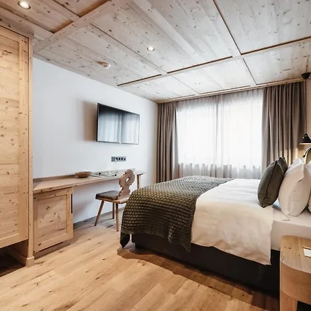 Kolfuschgerhof Mountain فندق كولفوسكو