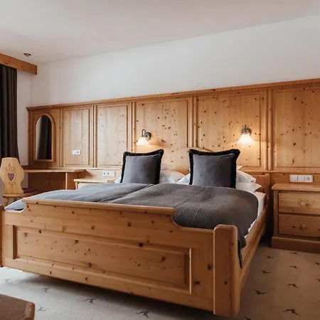 Hotel Kolfuschgerhof Mountain 4*