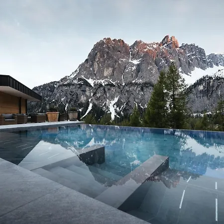 Kolfuschgerhof Mountain Hotel 4*