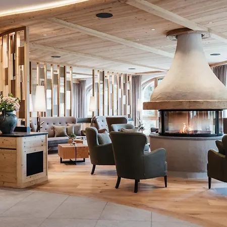 Hotel Kolfuschgerhof Mountain