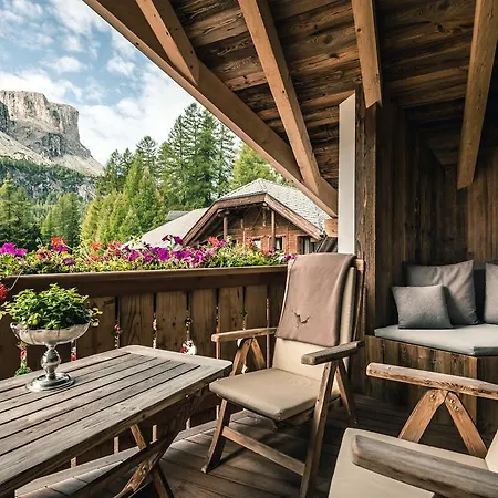 Hotel Kolfuschgerhof Mountain